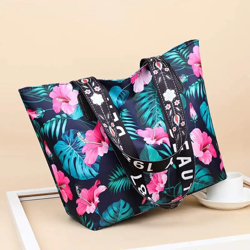 Trendy-Ladies-Handbags-green-color Trendy Ladies Handbags green color - Image 1