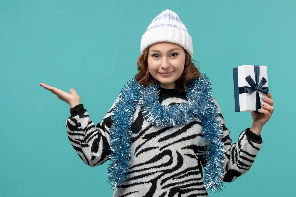 শীতে মেয়েদের গিফট ফ্যাশন আইডিয়া