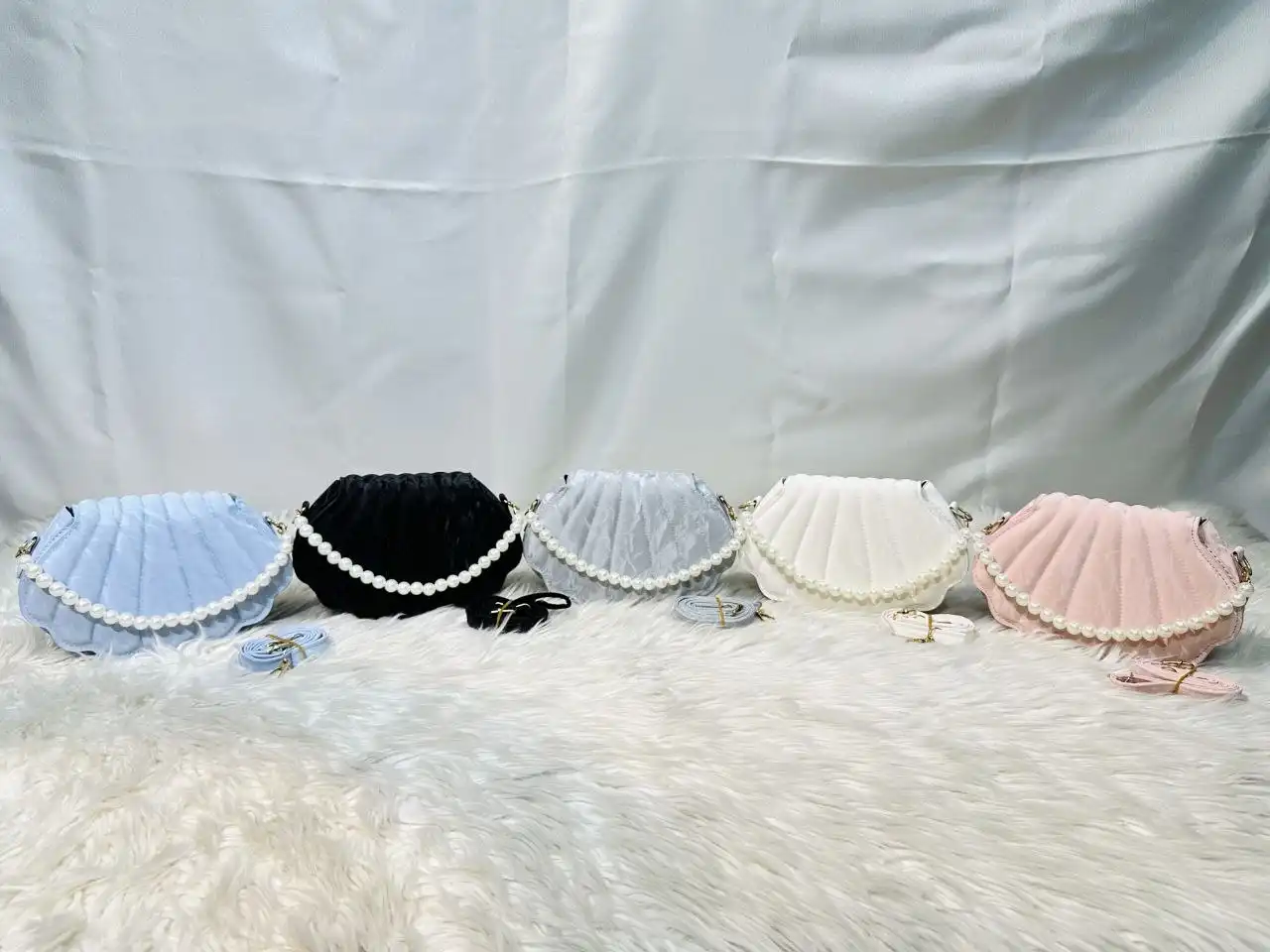 Elegant shell shape pearl handbag for women with pleated design and pearl chain strap Elegant shell shape pearl handbag for women with pleated design and pearl chain strap