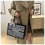 Elegant Floral Pattern Tote Bag with Scarf – Large Capacity Fashion Handbag for Women (Pink, Black, White, Silver) - Image 14